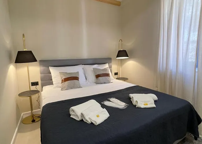 Palazzo Kirinkin Apartament Vis
